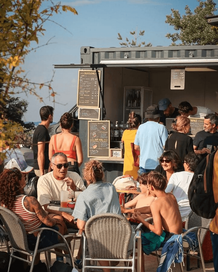 Tapas et monde à la Guinguette